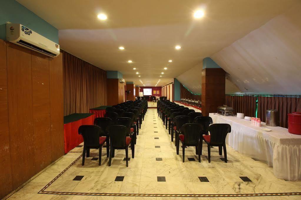 Clarks Inn- Grand Gorakhpur Ngoại thất bức ảnh